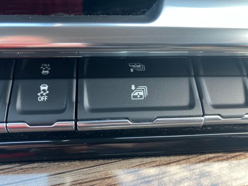 Used 2025 Chevrolet Silverado 1500 LT image 26