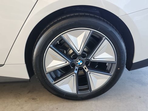 New 2026 BMW i4 eDrive40 w/ Premium Package RWD image 10