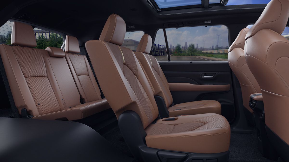New 2026 Toyota Grand Highlander AWD Hybrid image 2