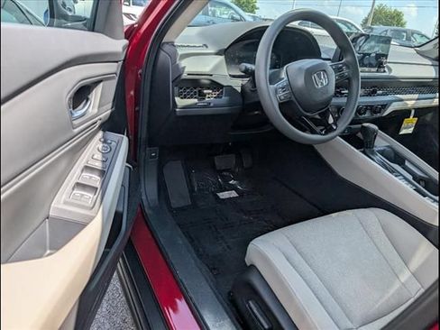 Used 2025 Honda Accord SE image 6