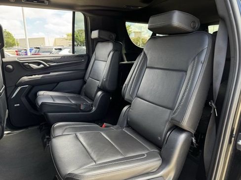Used 2023 GMC Yukon XL Denali AWD/4WD image 29