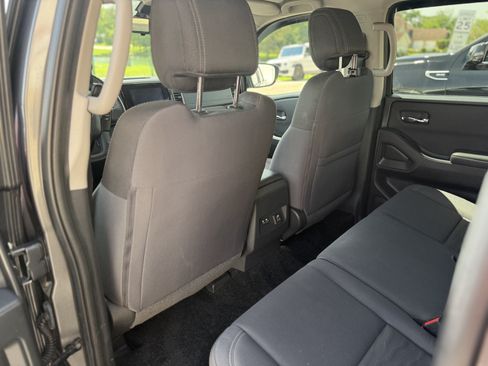 Used 2023 Nissan Frontier SV w/ SV Convenience Package AWD/4WD image 10