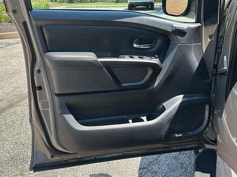 Used 2023 Nissan Titan PRO-4X w/ Pro-4x Convenience Package AWD/4WD image 16