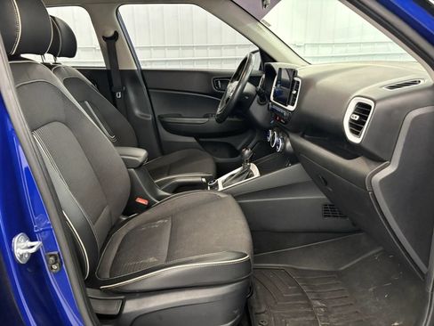 Used 2023 Hyundai Venue Limited FWD image 16