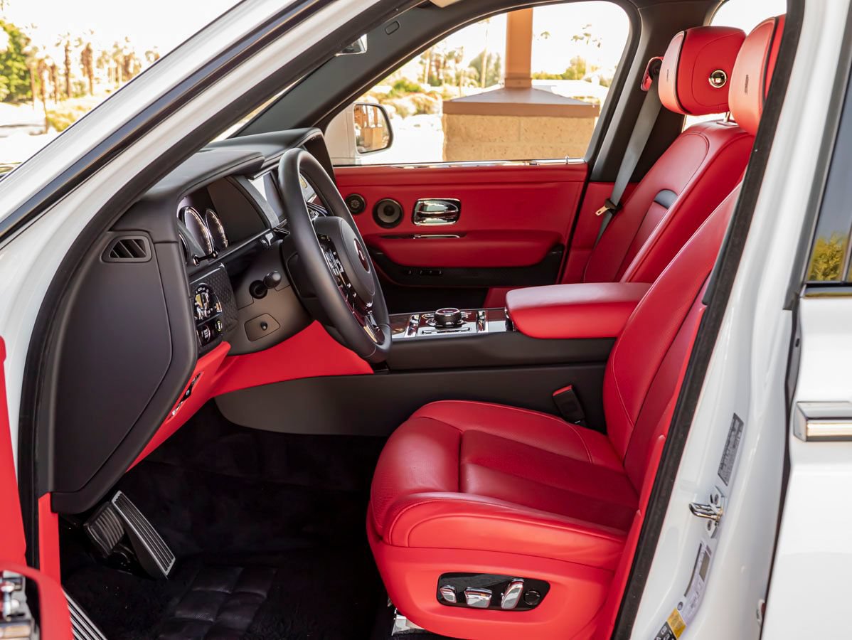 Used 2024 Rolls-Royce Cullinan Black Badge w/ Dark Exterior Package AWD/4WD image 33