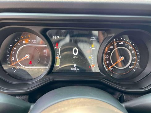 Used 2025 Jeep Wrangler Unlimited Rubicon AWD/4WD image 23