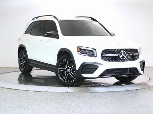Used 2023 Mercedes-Benz GLB 250 4MATIC image 1