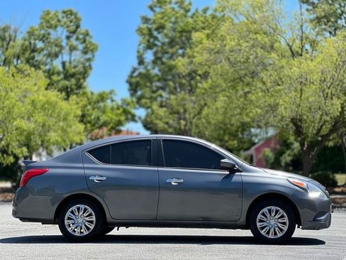 Used 2019 Nissan Versa SV FWD image 4