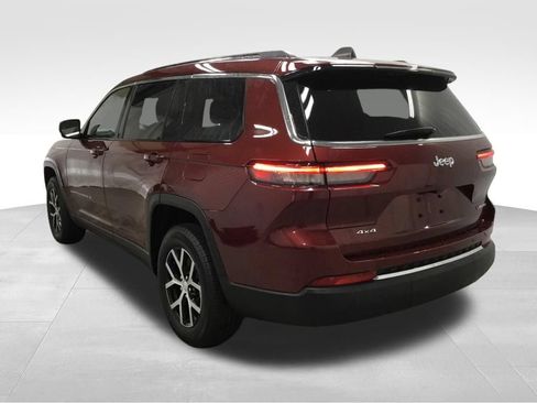 Used 2023 Jeep Grand Cherokee L Limited w/ Trailer Tow Group (B) AWD/4WD image 15