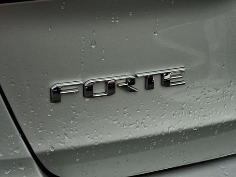 Used 2017 Kia Forte LX FWD image 30