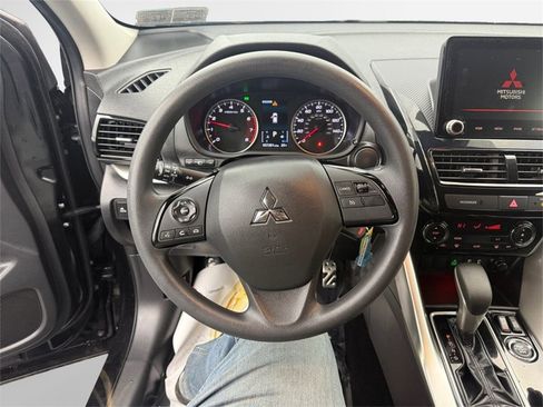 Used 2022 Mitsubishi Eclipse Cross LE image 17