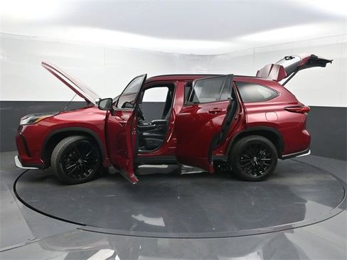 Used 2023 Toyota Highlander XSE image 38