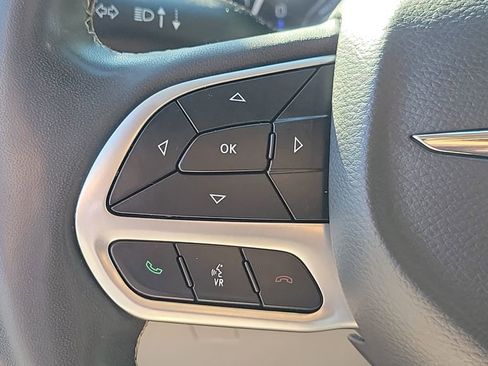 Used 2022 Chrysler Pacifica Touring-L FWD image 19