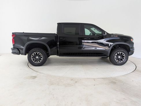 Used 2025 Chevrolet Silverado 1500 ZR2 w/ Technology Package image 8