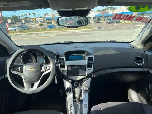 Used 2014 Chevrolet Cruze LT image 11