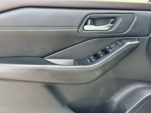 Used 2022 Nissan Rogue SV w/ SV Premium Package FWD image 19