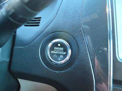 Used 2018 Ford Explorer XLT w/ Equipment Group 202A FWD image 16