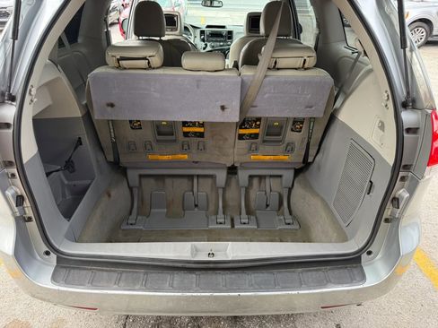 Used 2011 Toyota Sienna LE FWD image 7