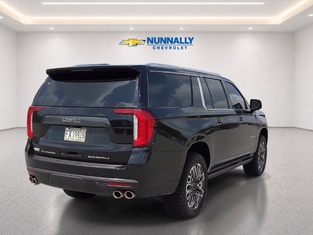 Used 2023 GMC Yukon XL Denali Ultimate AWD/4WD image 5