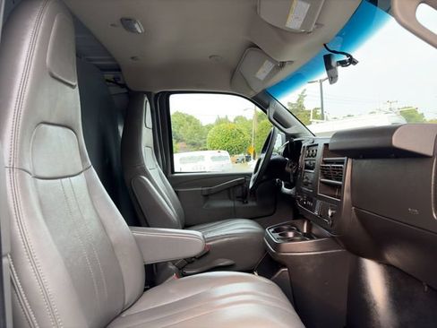Used 2021 Chevrolet Express 2500 RWD image 28