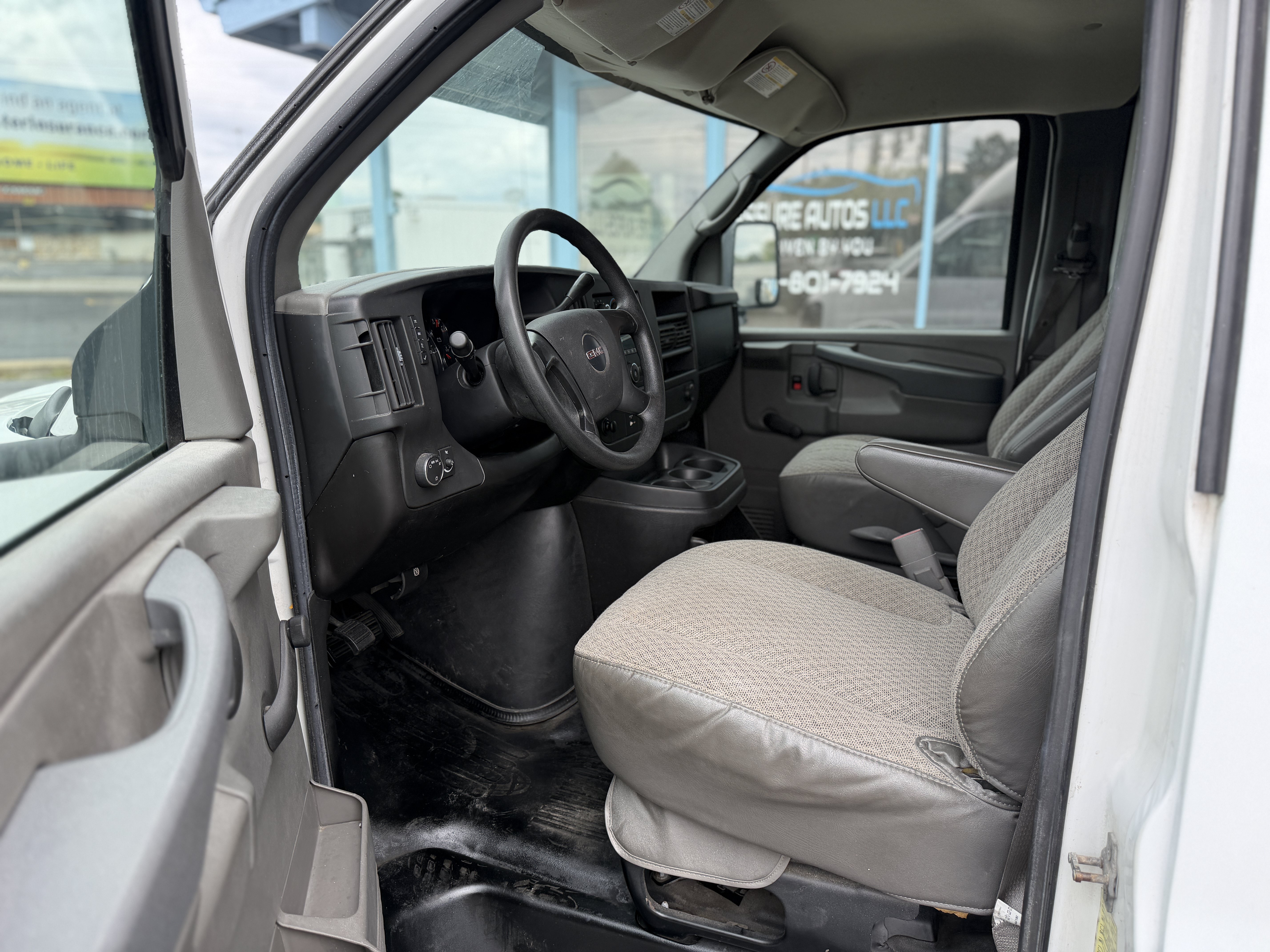 Used 2008 GMC Savana 3500 RWD image 9