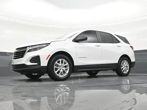 Used 2024 Chevrolet Equinox LS w/ Driver Confidence II Package FWD image 28