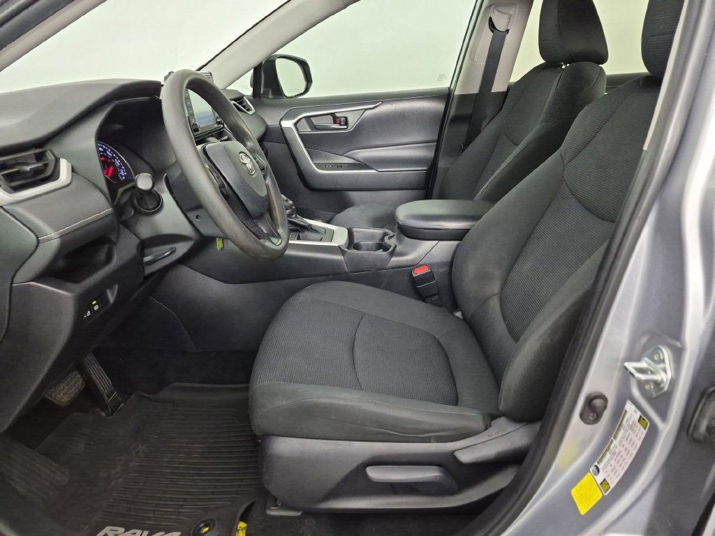 Used 2021 Toyota RAV4 LE FWD image 16