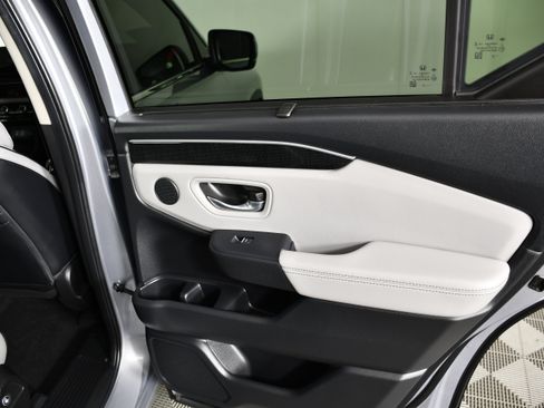 Certified 2025 Honda Pilot Elite image 44