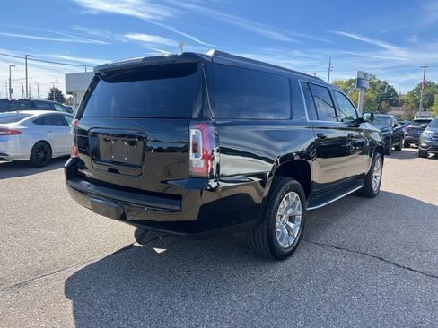 Used 2019 GMC Yukon XL SLE w/ SLE Value Package image 4