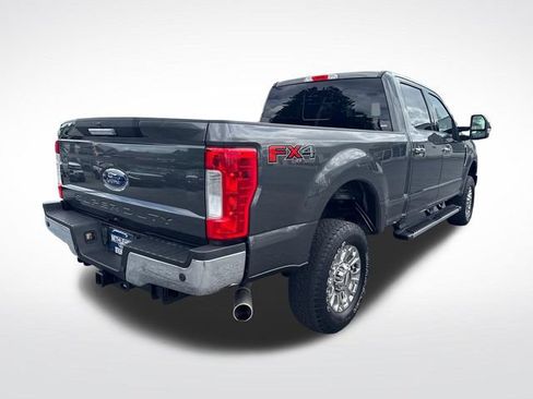 Used 2018 Ford F250 XLT w/ XLT Premium Package AWD/4WD image 6