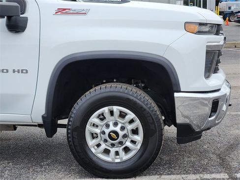 Used 2024 Chevrolet Silverado 2500 LT w/ Convenience Package image 5