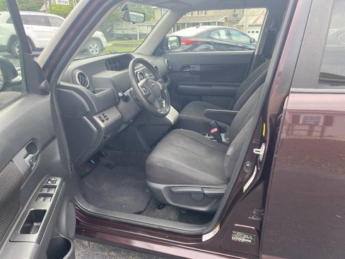 Used 2010 Scion xB FWD image 13