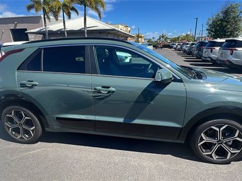 Used 2025 Kia Niro EX Touring image 6