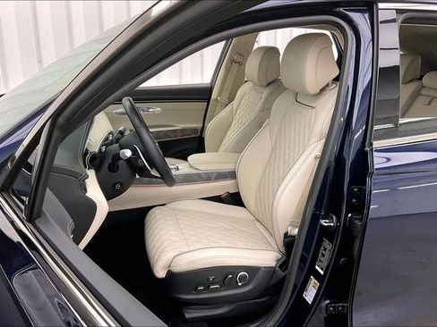 Used 2025 Genesis GV70 3.5T Sport w/ Sport Advanced Package AWD/4WD image 8