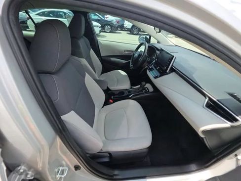 Used 2021 Toyota Corolla LE FWD image 6