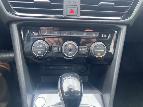 Certified 2024 Volkswagen Taos SE image 17