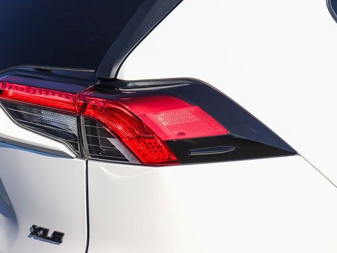 Certified 2022 Toyota RAV4 XLE w/ Convenience Package FWD image 8