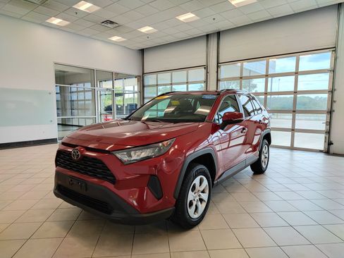 Used 2020 Toyota RAV4 LE w/ Carpet Mat Package FWD image 7
