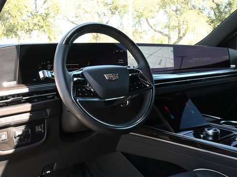 Used 2025 Cadillac Escalade ESV Premium Luxury w/ LPO, Floor Liner Package image 17