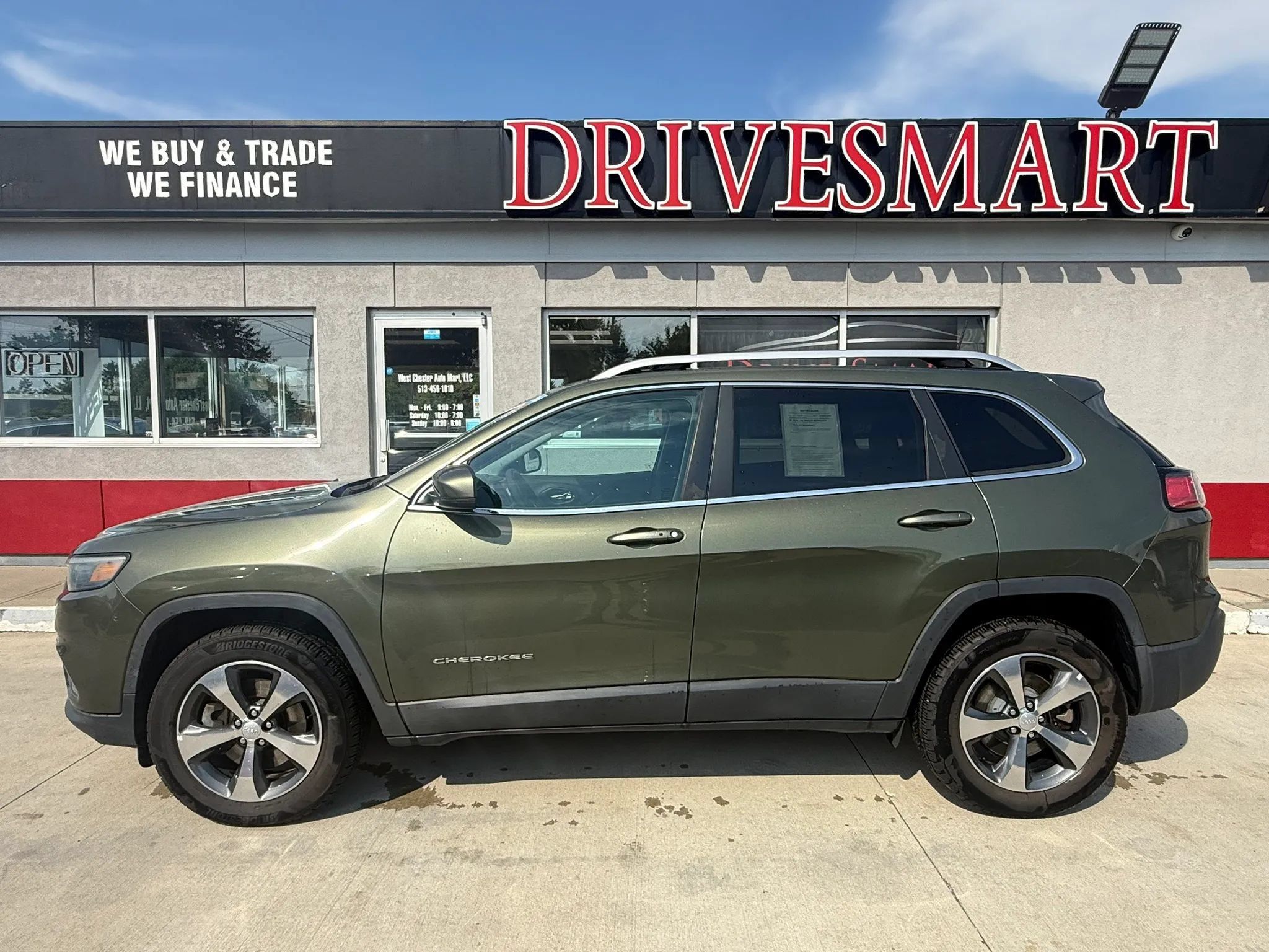 Used 2019 Jeep Cherokee Limited AWD/4WD image 5