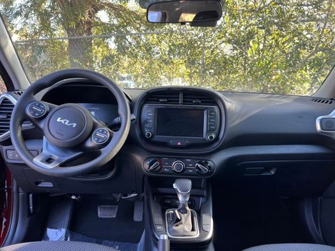 Used 2025 Kia Soul LX w/ LX Technology Package image 28