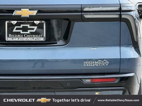 Used 2025 Chevrolet Traverse High Country AWD/4WD image 8