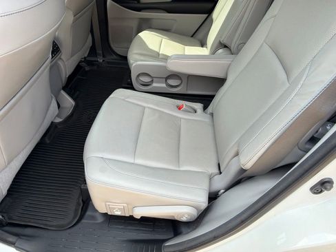 Used 2017 Toyota Highlander Limited Platinum AWD/4WD image 23