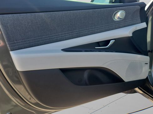 New 2026 Hyundai Elantra Limited image 17