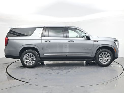 Used 2025 GMC Yukon XL Denali image 6