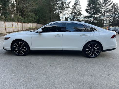 Used 2025 Honda Accord Touring image 4