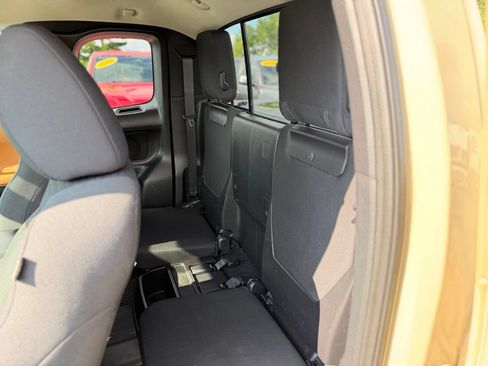 Used 2016 Toyota Tacoma SR5 w/ SR5 Appearance Package (SN) AWD/4WD image 5