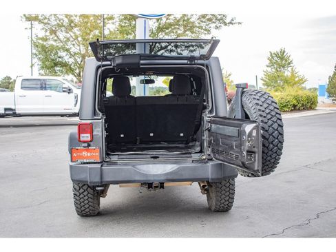Used 2018 Jeep Wrangler Unlimited Sport S AWD/4WD image 11