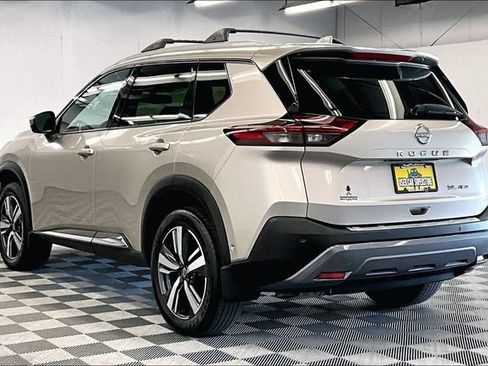 Used 2023 Nissan Rogue SL AWD/4WD image 2