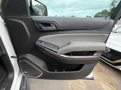 Used 2018 Chevrolet Suburban LT RWD image 29